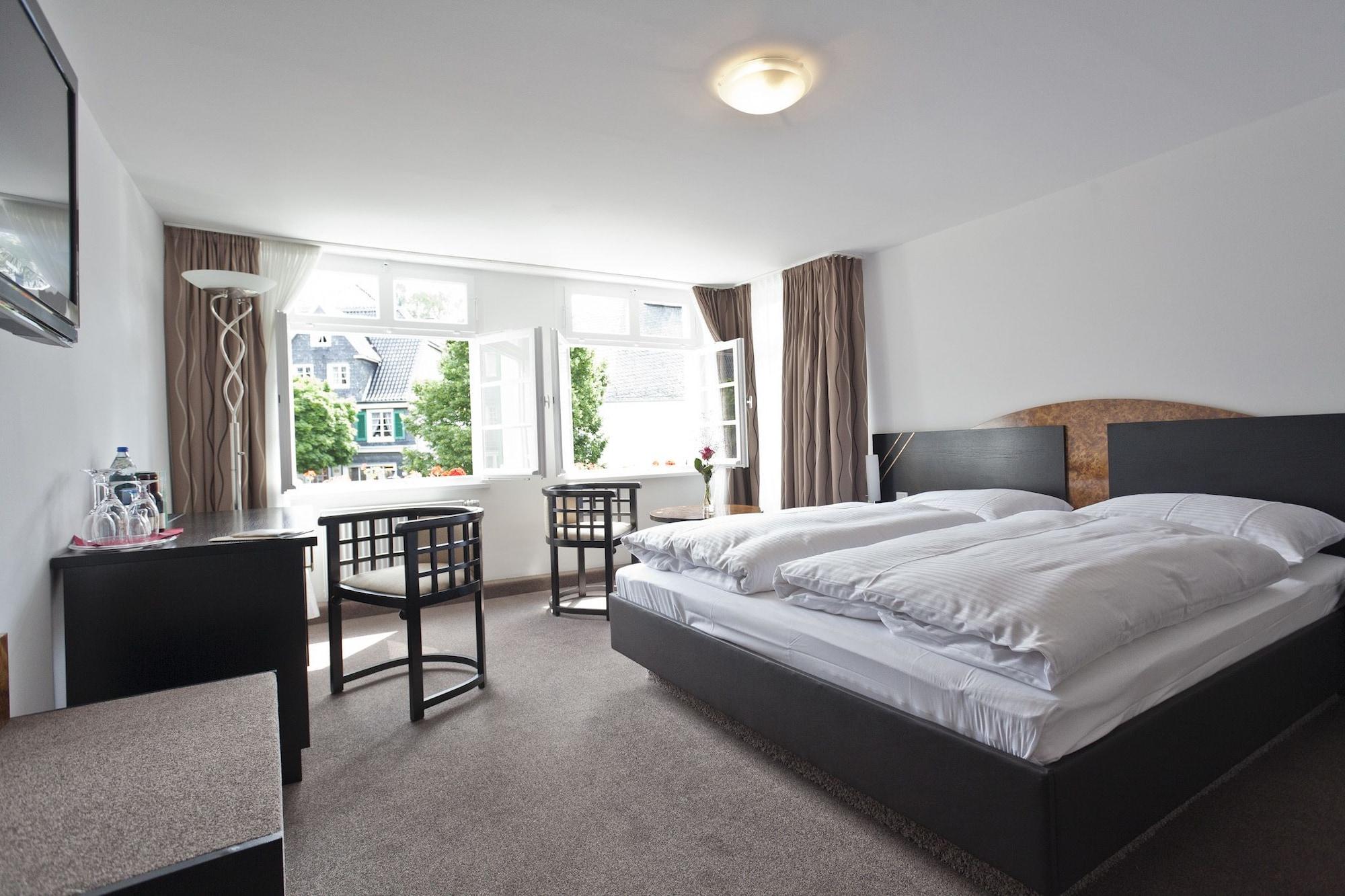 Hotel Graefrather Hof Solingen Buitenkant foto