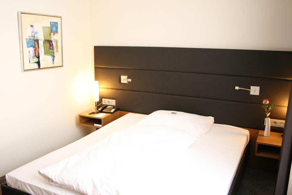 Hotel Graefrather Hof Solingen Buitenkant foto