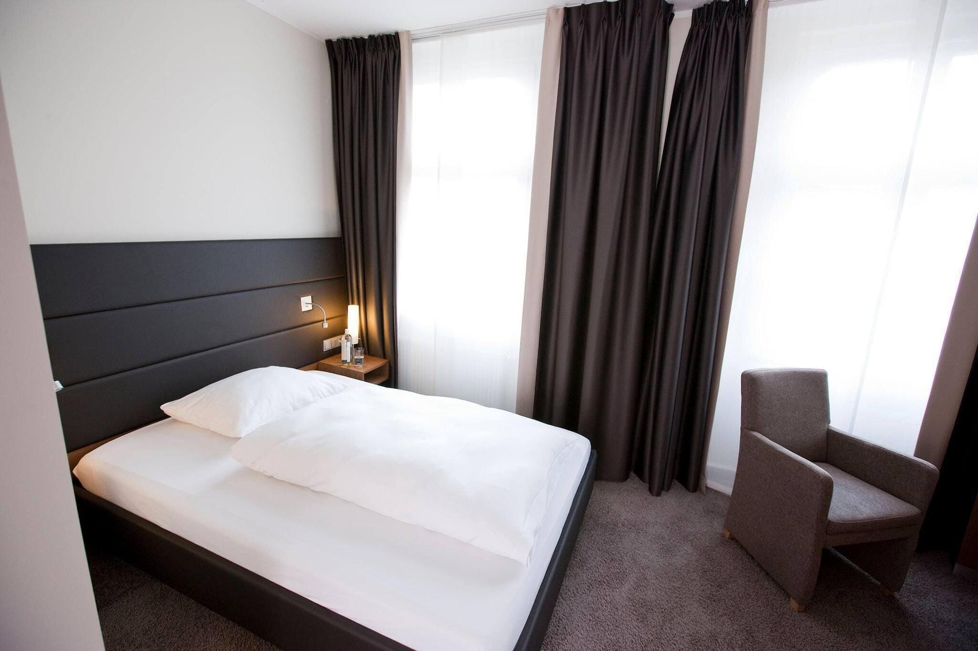 Hotel Graefrather Hof Solingen Buitenkant foto