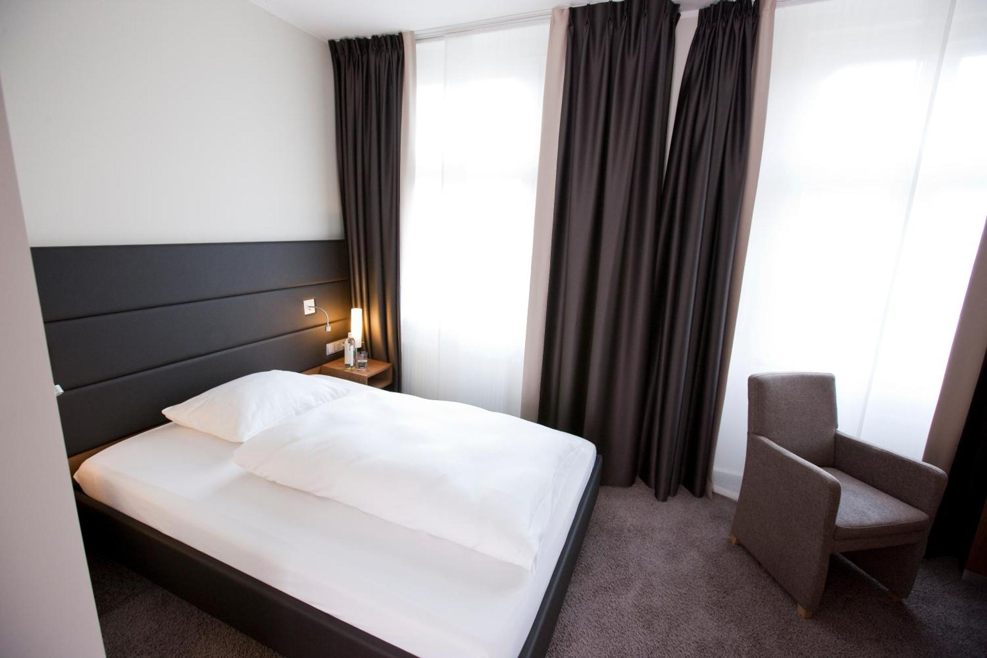 Hotel Graefrather Hof Solingen Buitenkant foto