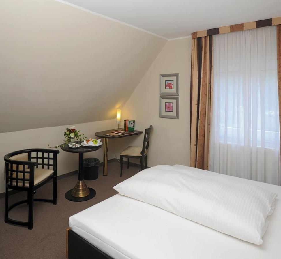 Hotel Graefrather Hof Solingen Kamer foto
